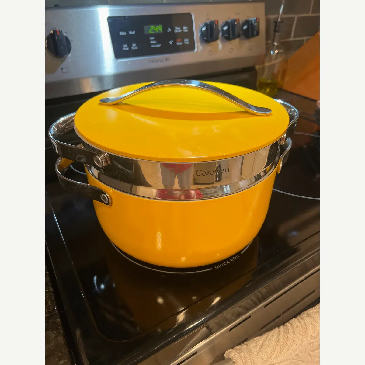 Mon mari cuisine tout avec