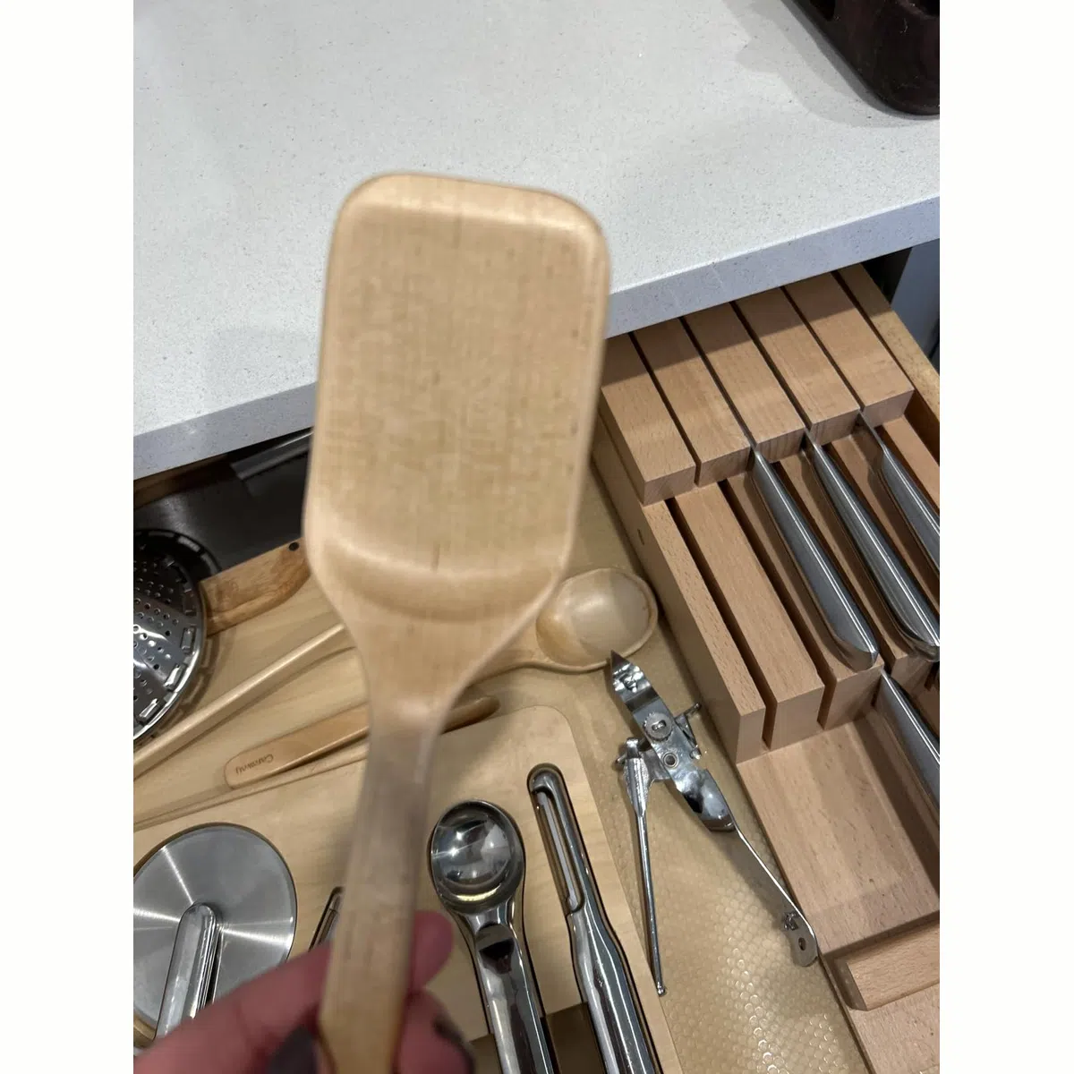 Bien mais bois un peu rugueux