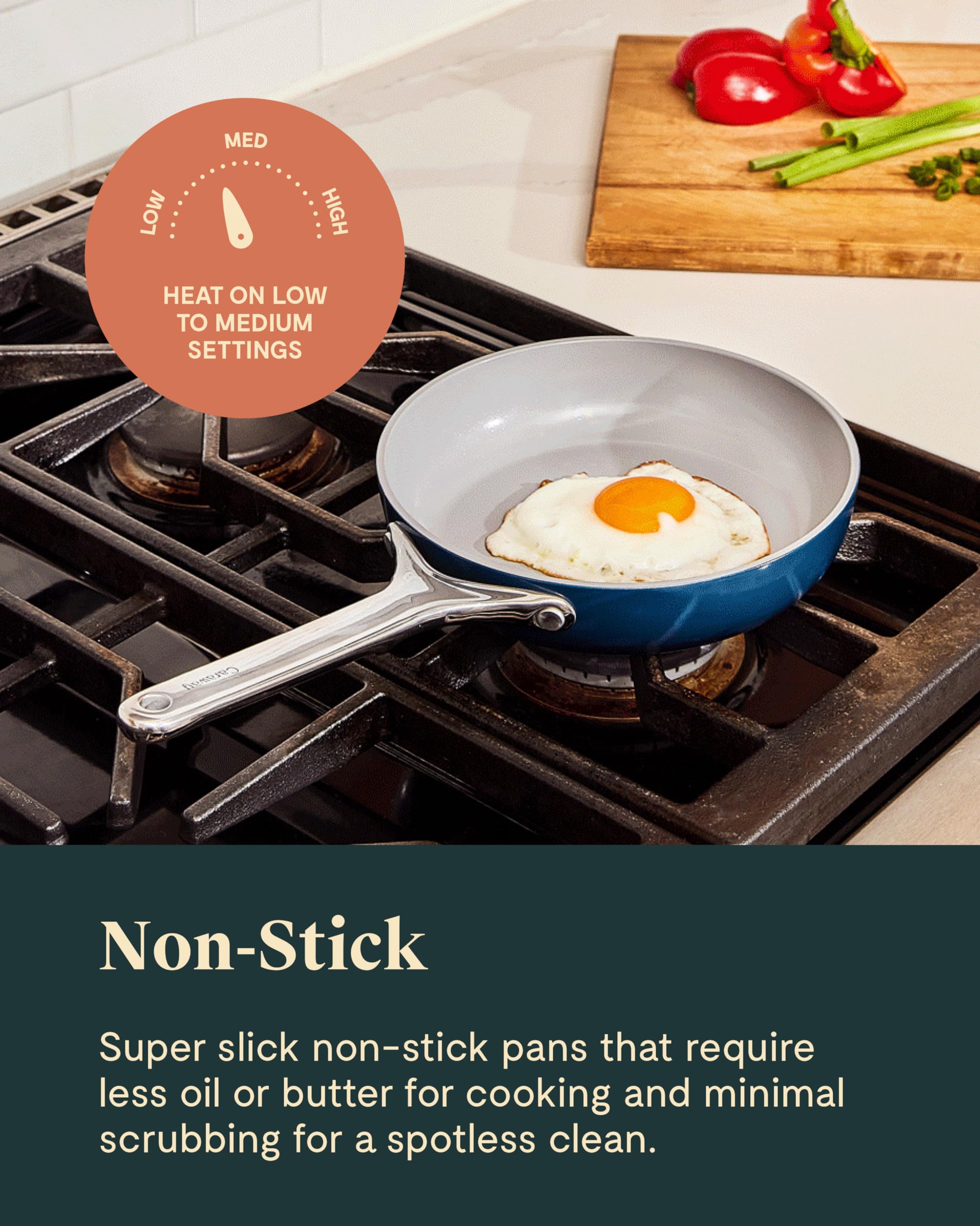 Mini ensemble de cuisson Caraway — Poêle (1,05 L, 20 cm) et casserole (1,75 L) avec support de rangement